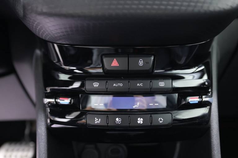 PEUGEOT 2008 29