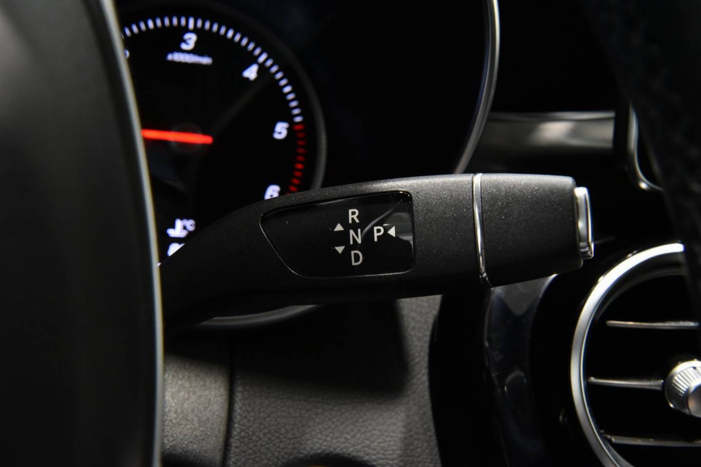 MERCEDES-BENZ GLC 220 10