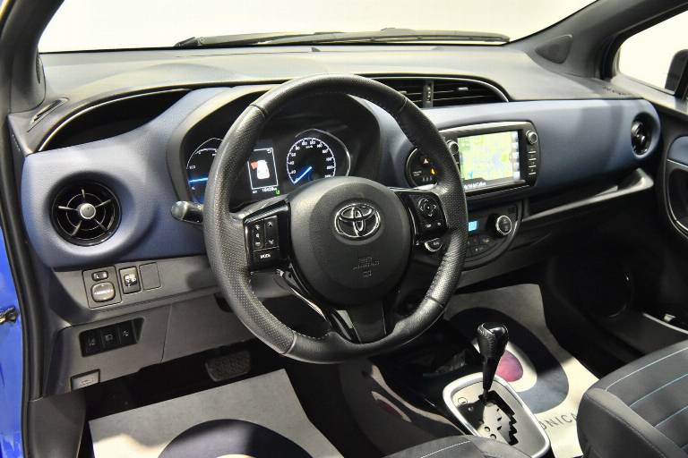 TOYOTA Yaris 3