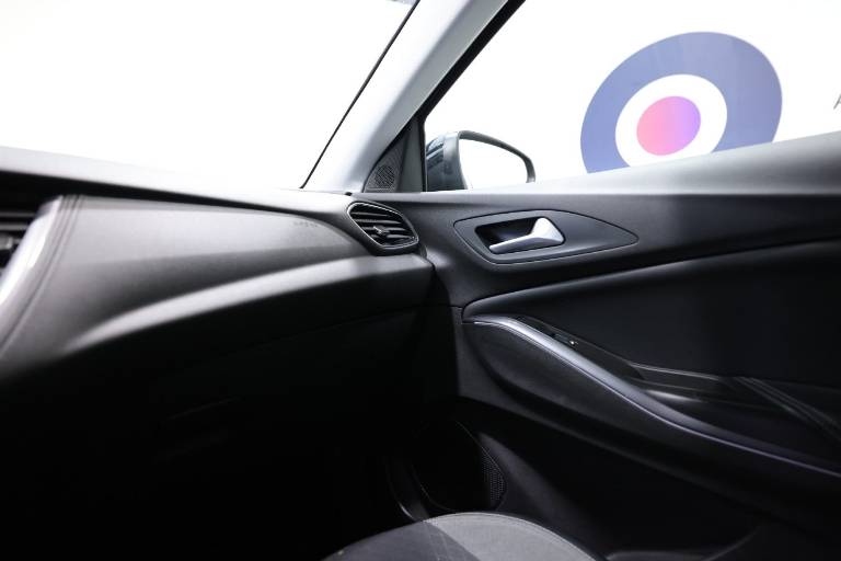 OPEL Grandland X 34