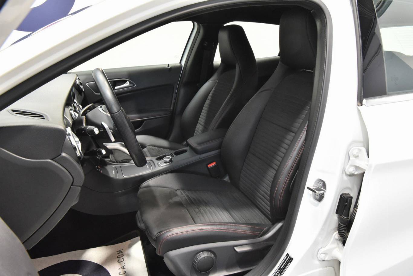 MERCEDES-BENZ GLA 200 4