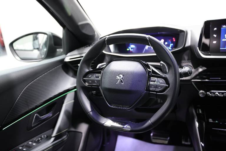 PEUGEOT 208 40