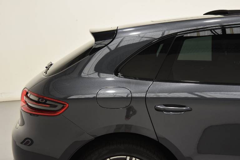 PORSCHE Macan 60