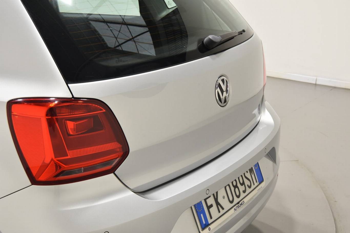 VOLKSWAGEN Polo 32