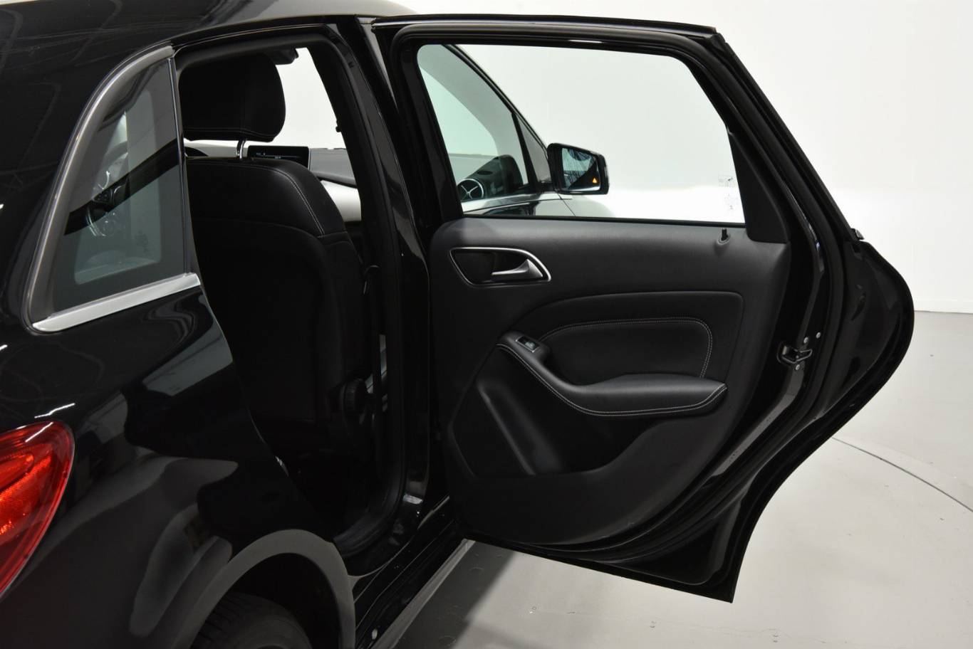 MERCEDES-BENZ B 180 35