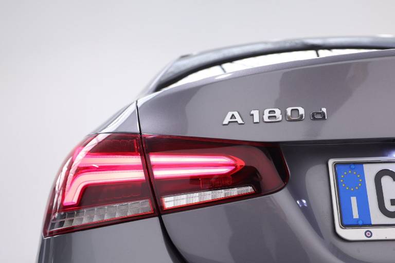 MERCEDES-BENZ A 180 39