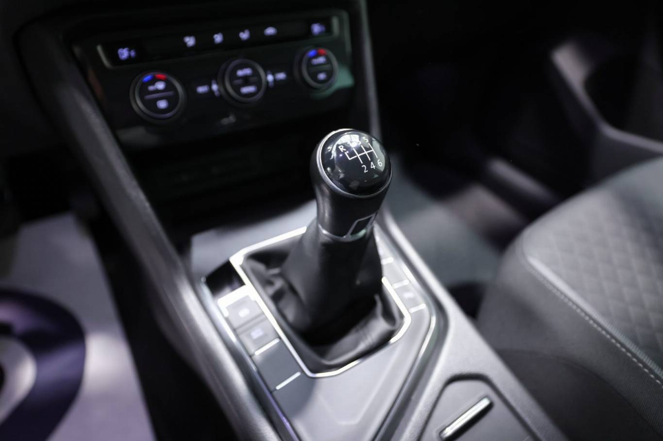 VOLKSWAGEN Tiguan 30