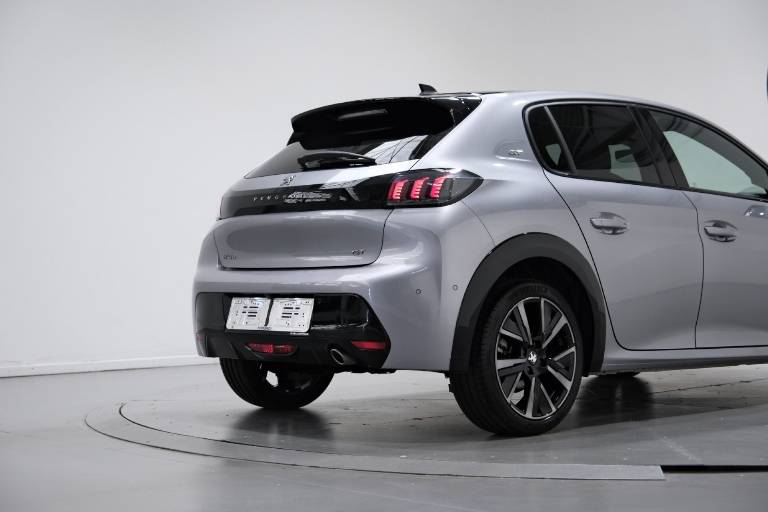 PEUGEOT 208 64