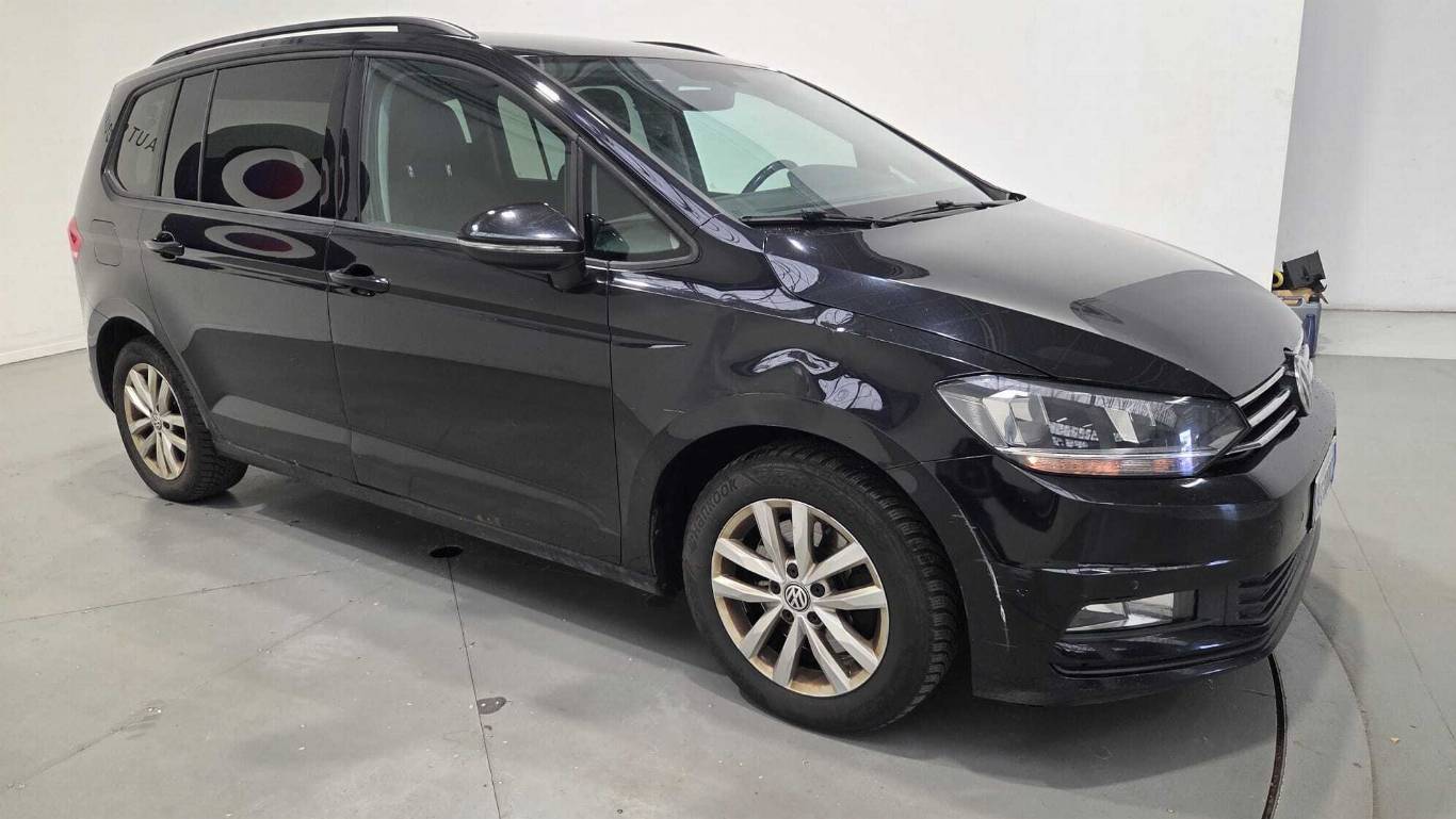VOLKSWAGEN Touran 4