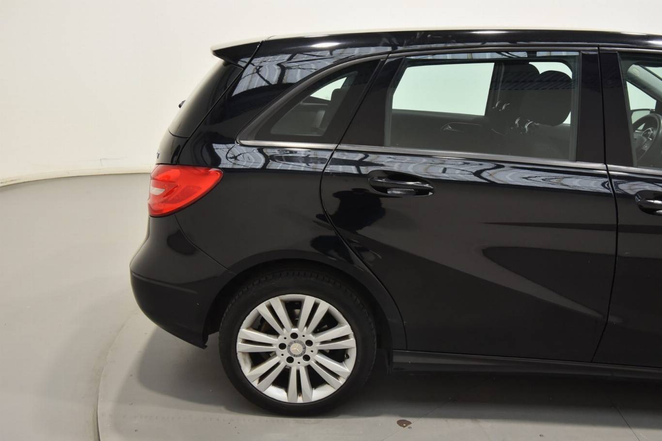 MERCEDES-BENZ B 180 35