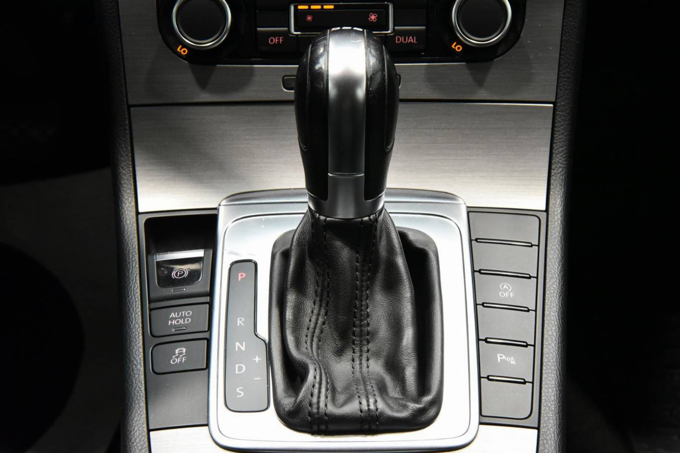 VOLKSWAGEN Passat 10