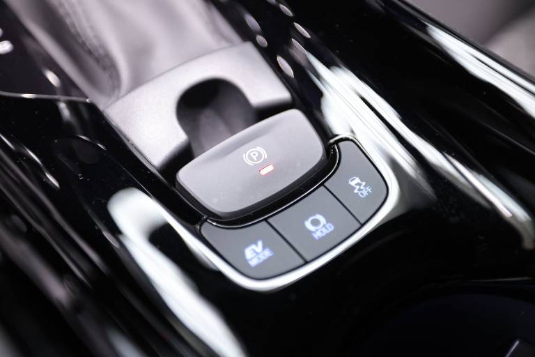 TOYOTA C-HR 38