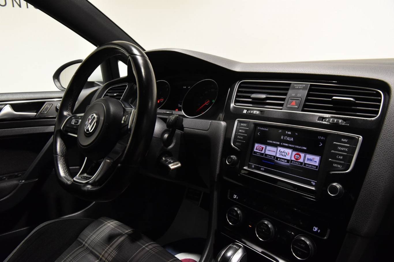 VOLKSWAGEN Golf GTD 27