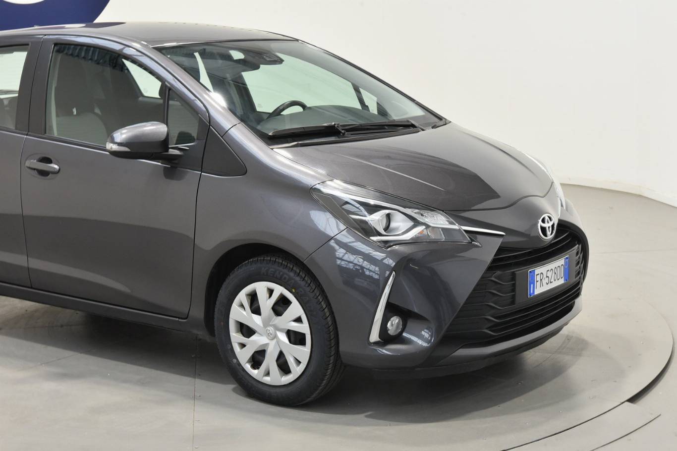 TOYOTA Yaris 16