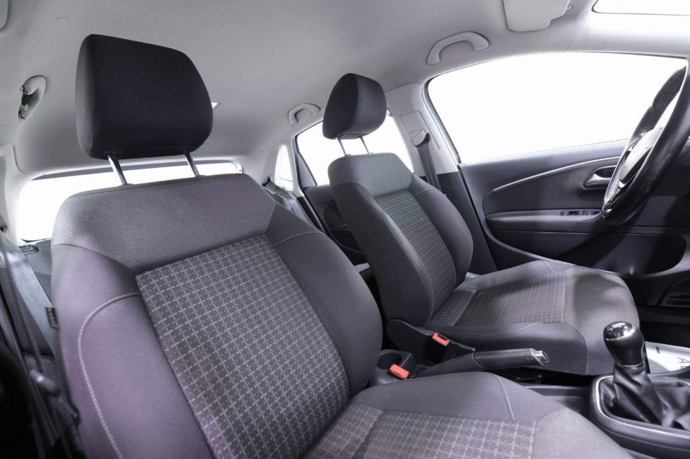 VOLKSWAGEN Polo 40