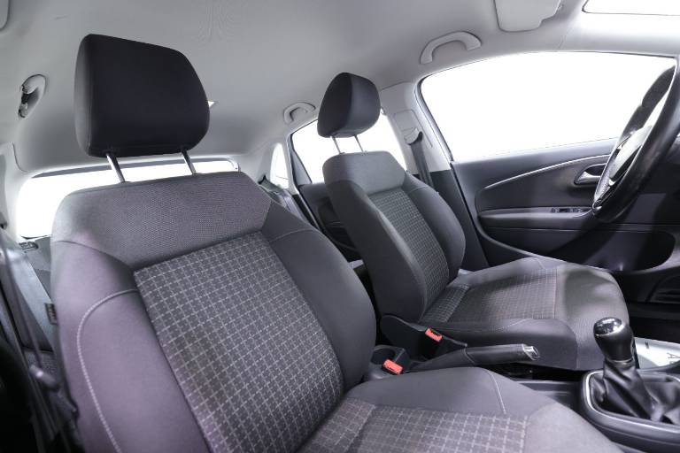 VOLKSWAGEN Polo 40