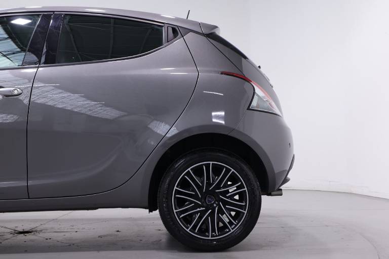 LANCIA Ypsilon 32