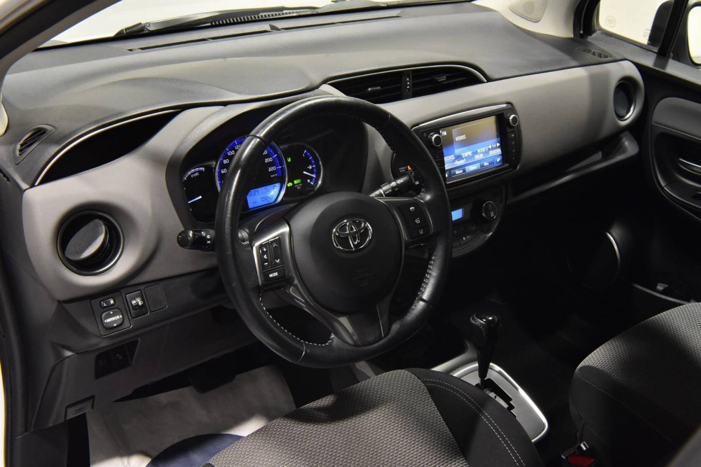 TOYOTA Yaris 3