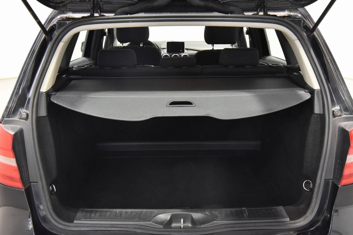 MERCEDES-BENZ B 180 29