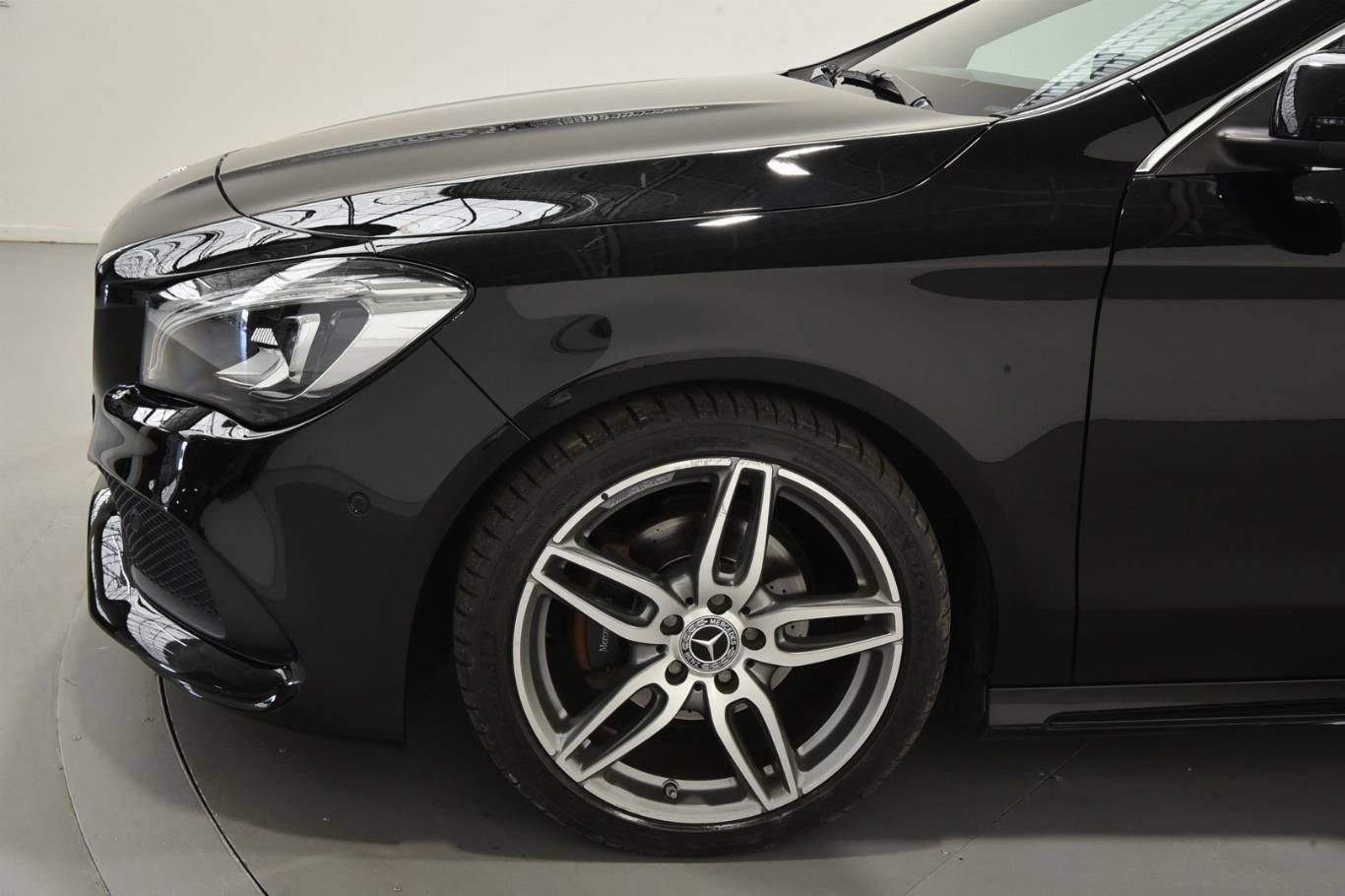 MERCEDES-BENZ CLA 180 54