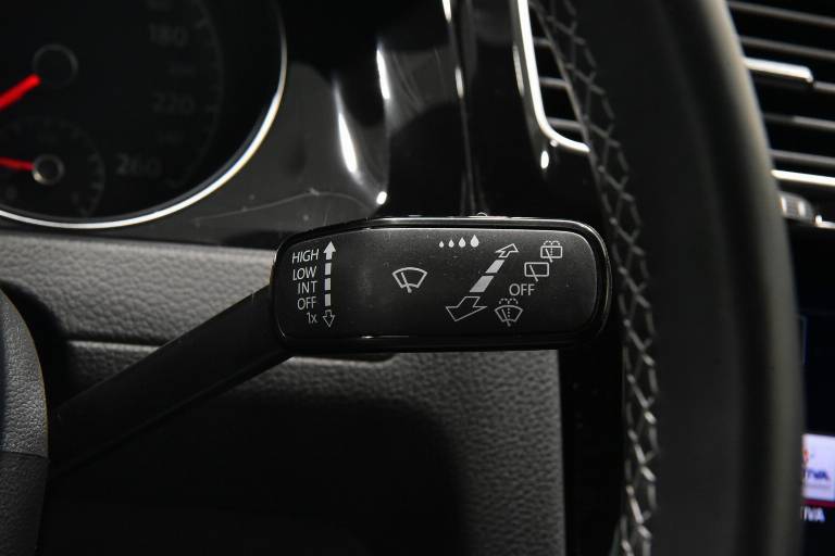 VOLKSWAGEN Golf 27