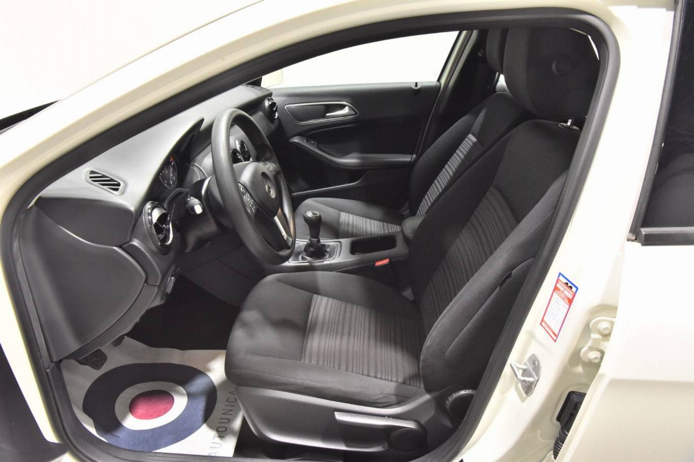 MERCEDES-BENZ A 180 8