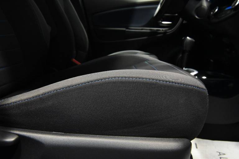 TOYOTA Yaris 14