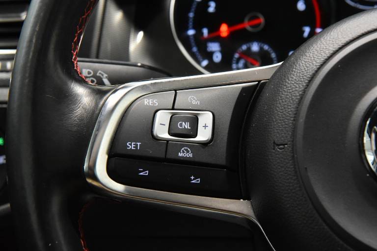 VOLKSWAGEN Golf GTI 7