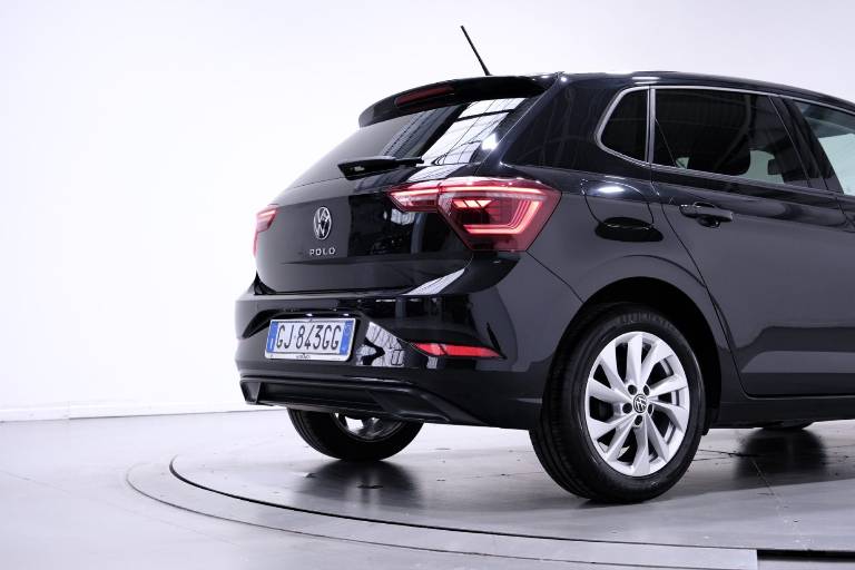 VOLKSWAGEN Polo 52
