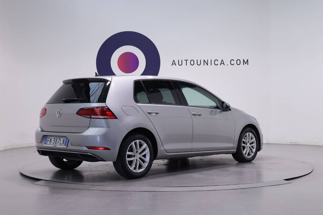 VOLKSWAGEN Golf 15