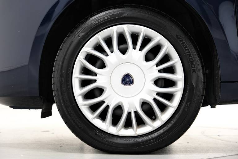 LANCIA Ypsilon 13
