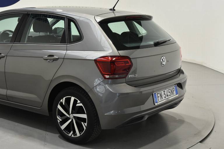 VOLKSWAGEN Polo 35