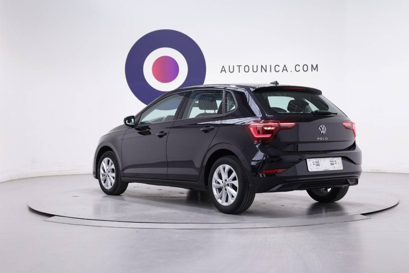 VOLKSWAGEN Polo 17