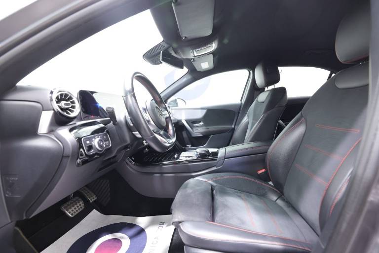 MERCEDES-BENZ A 180 19