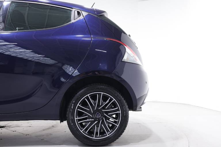 LANCIA Ypsilon 32
