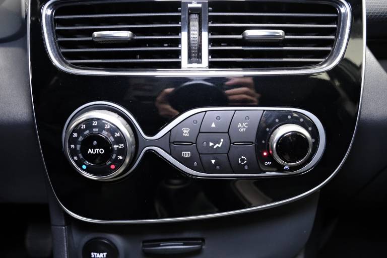 RENAULT Clio 27
