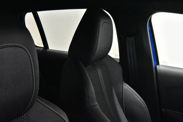 PEUGEOT 208 40