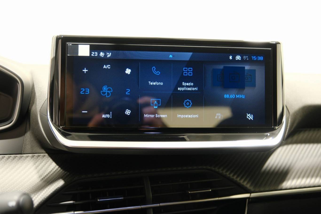 PEUGEOT 2008 9