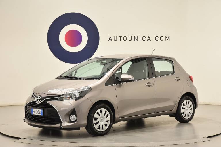 TOYOTA Yaris 1