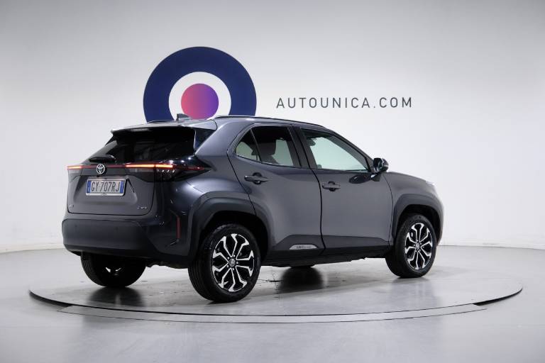 TOYOTA Yaris Cross 14