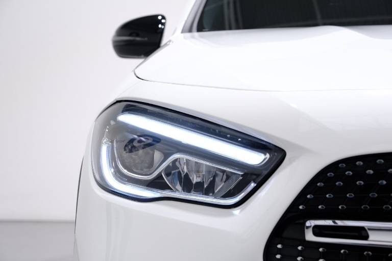 MERCEDES-BENZ GLA 13