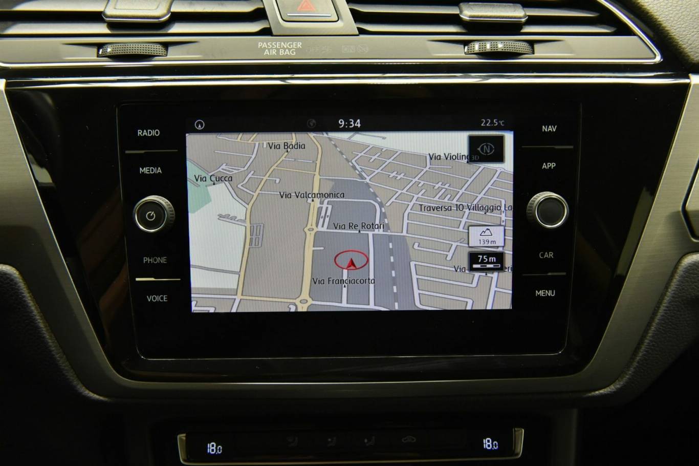 VOLKSWAGEN Touran 12