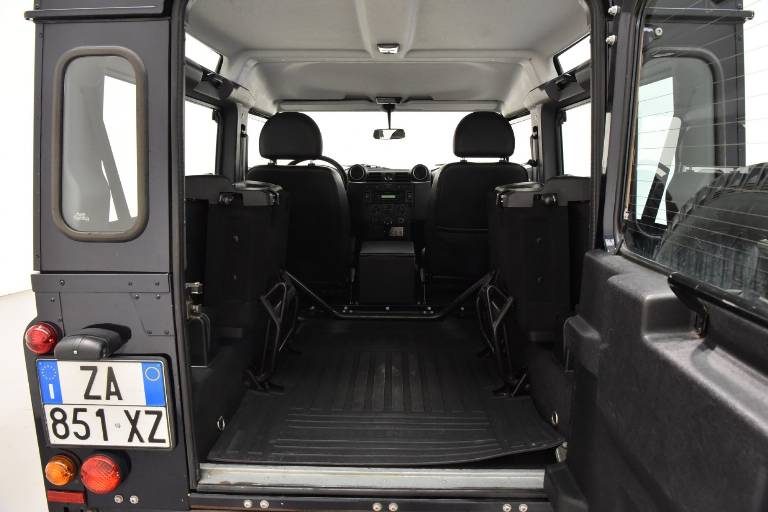 LAND ROVER Defender 27