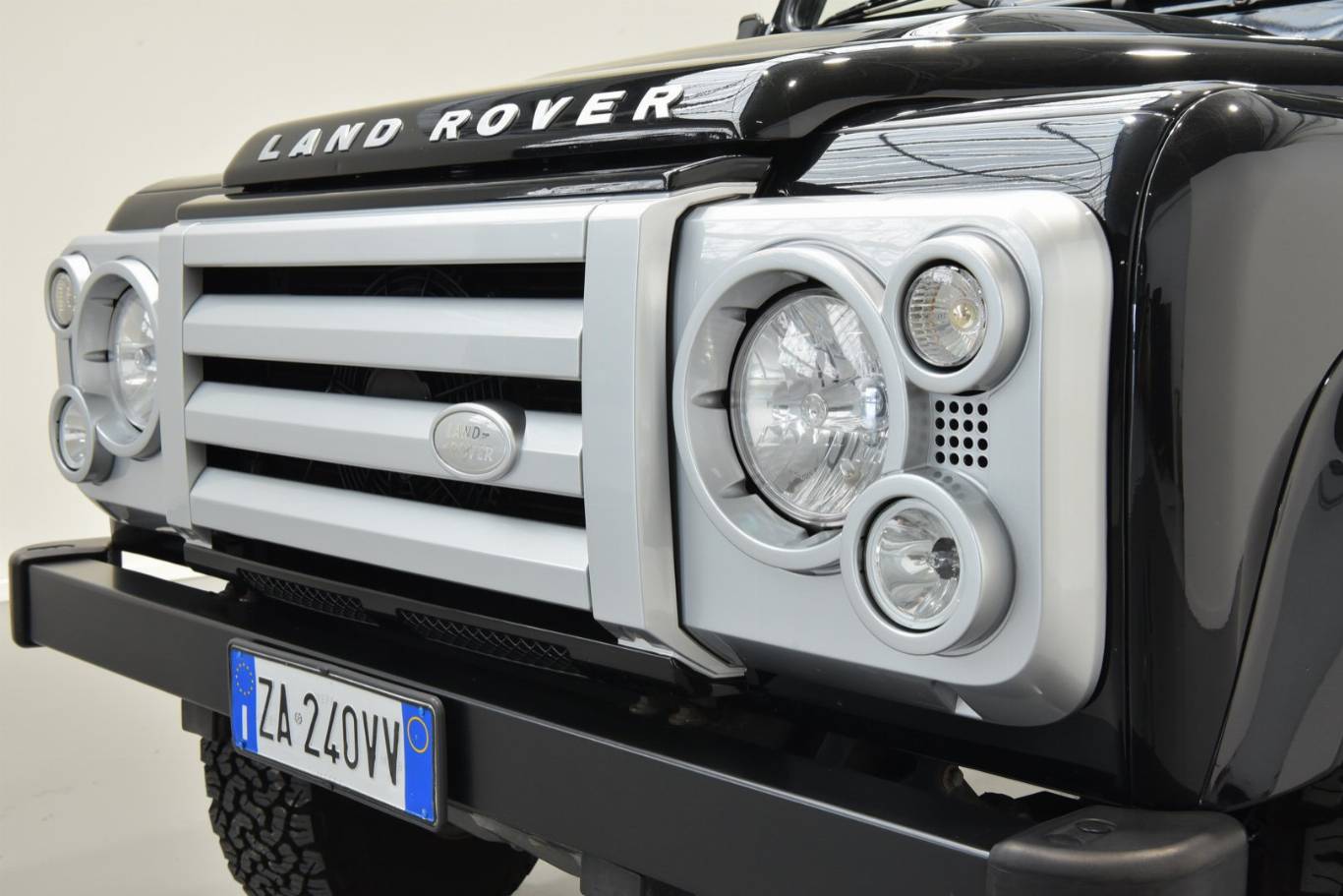 LAND ROVER Defender 69