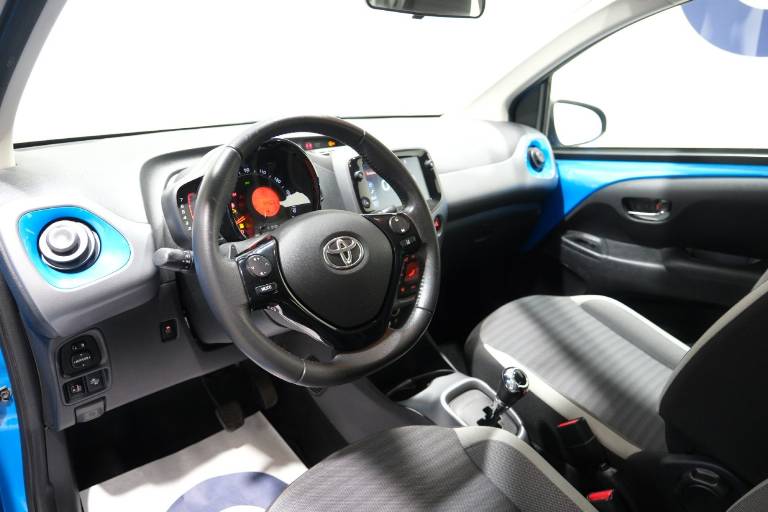 TOYOTA Aygo 5
