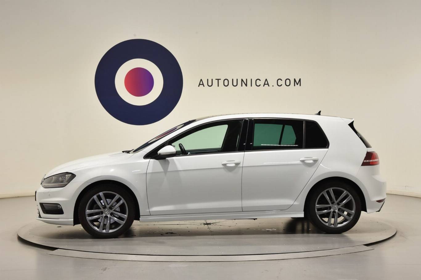 VOLKSWAGEN Golf 16