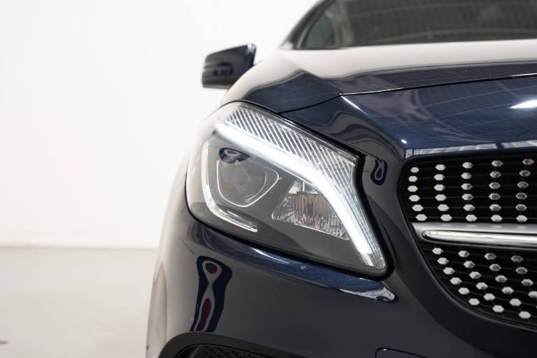 MERCEDES-BENZ A 180 15