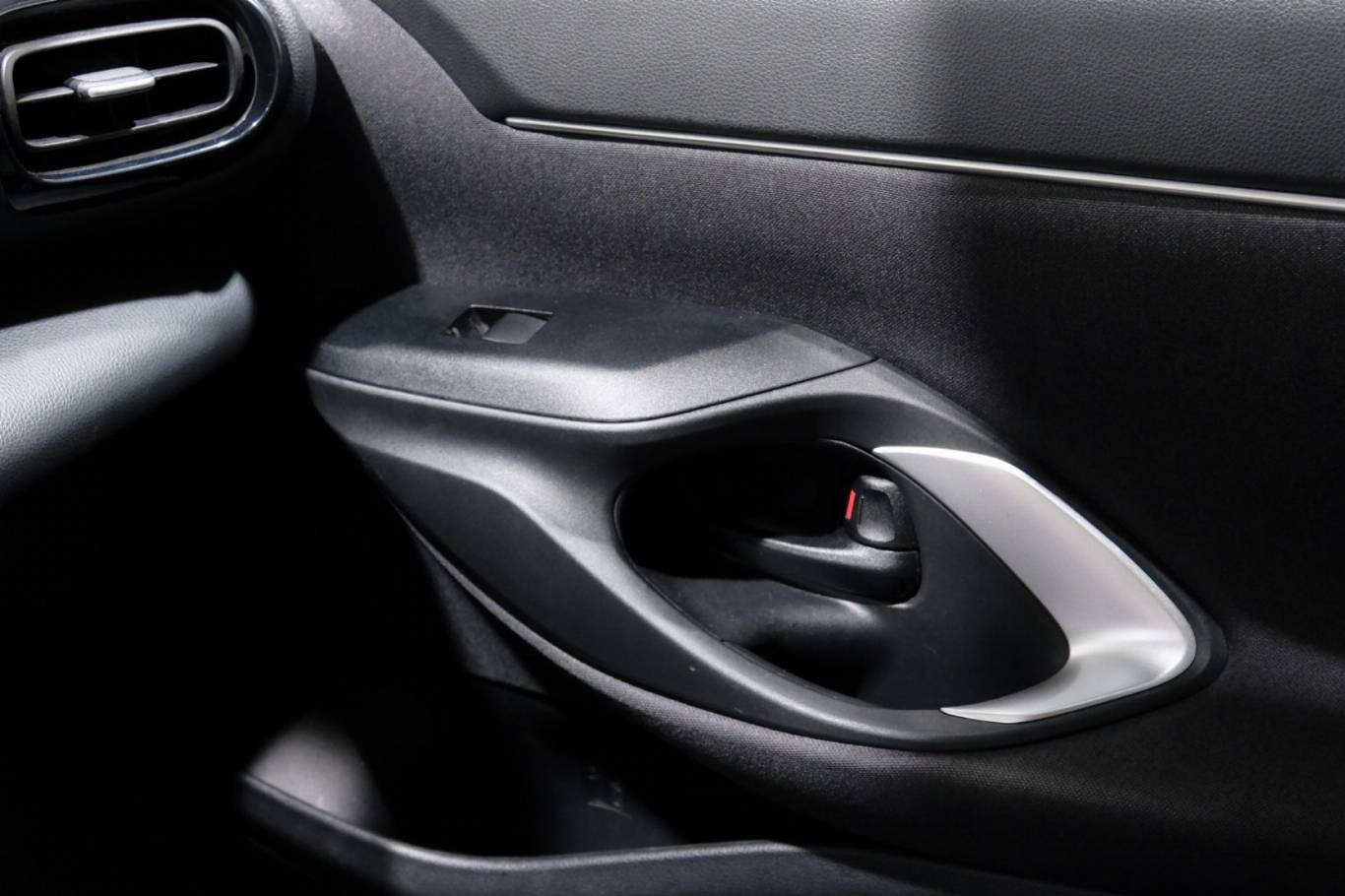 TOYOTA Yaris Cross 30