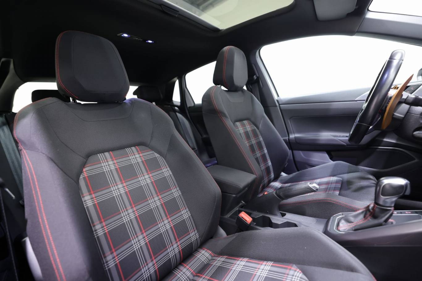 VOLKSWAGEN Polo 46