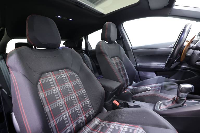 VOLKSWAGEN Polo 46